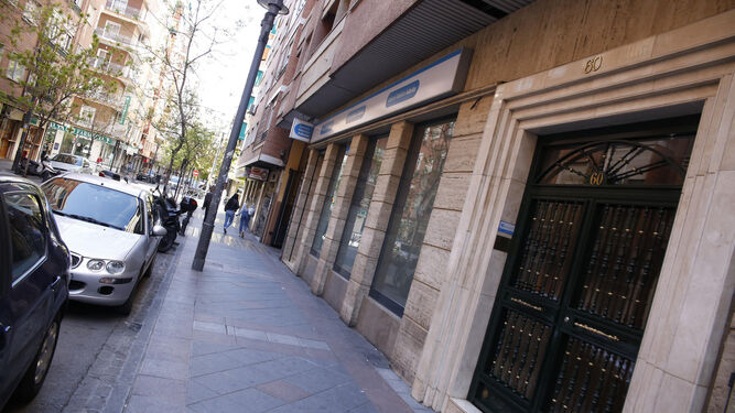La agresión tuvo lugar a la altura del número 60 de la calle Pedro Antonio de Alarcón.