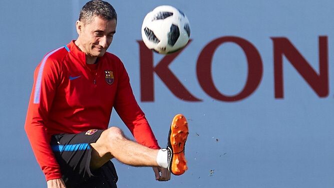 Valverde, en un entrenamiento del Barcelona.