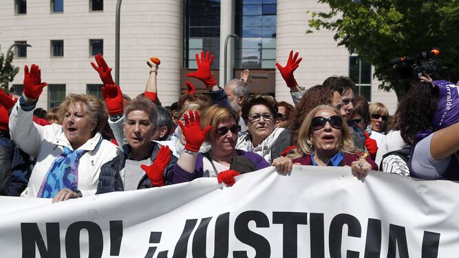 Protestas en Pamplona tras conocerse la sentencia.
