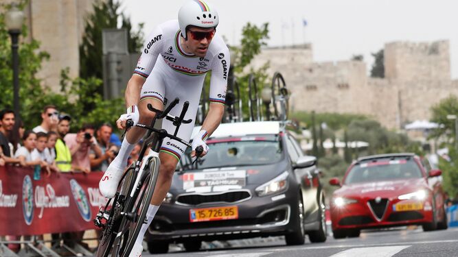 El ciclista holandés Tom Dumoulin (Sunweb), durante la primera etapa del Giro de Italia disputada en Jerusalén.