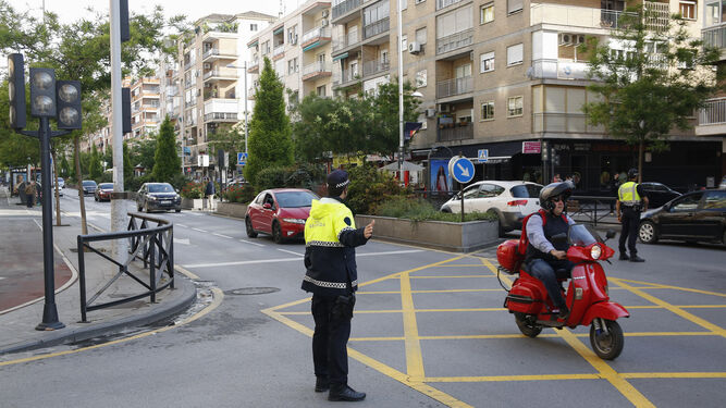 La Policía Local tuvo que regular el tráfico en varios cruces de Camino de Ronda, Méndez Núñez o Severo Ochoa.