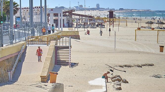 Una imagen captada ayer en la playa de Santa María del Mar de Cádiz.