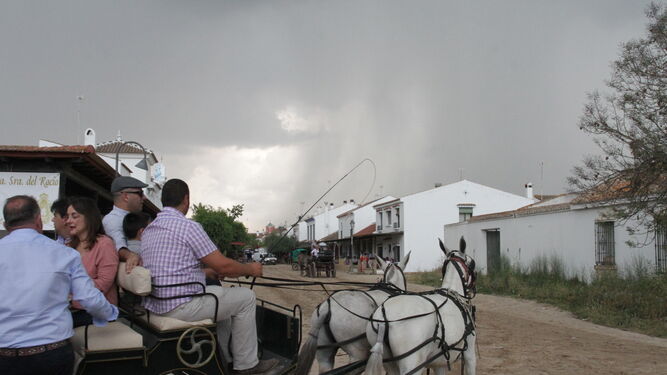 La lluvia hace acto de presencia en la aldea