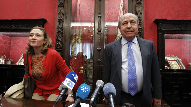 Isabel Nieto y José Torres Hurtado, el día que anunciaron su dimisión en el Ayuntamiento.