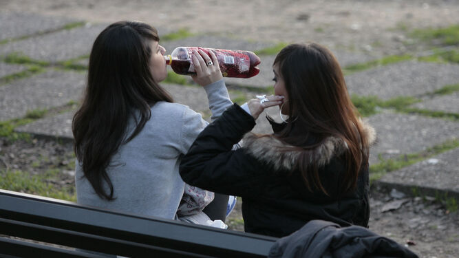 El alcohol es  muy popular entre los adolescentes.