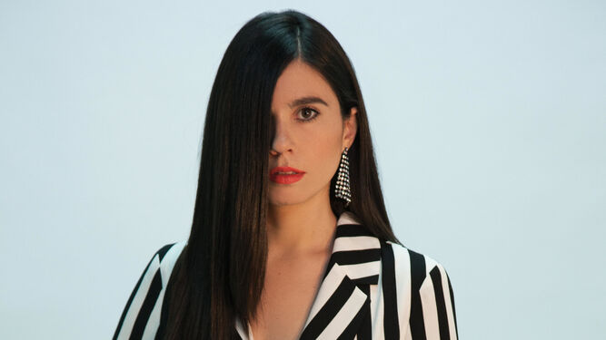 Javiera Mena, en una fotografía promocional de 'Espejo', el cuarto álbum de su trayectoria.