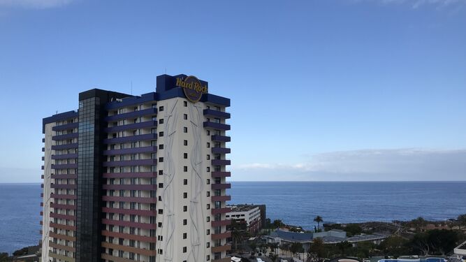 1. Vista de una de las torres del hotel Hard Rock Tenerife