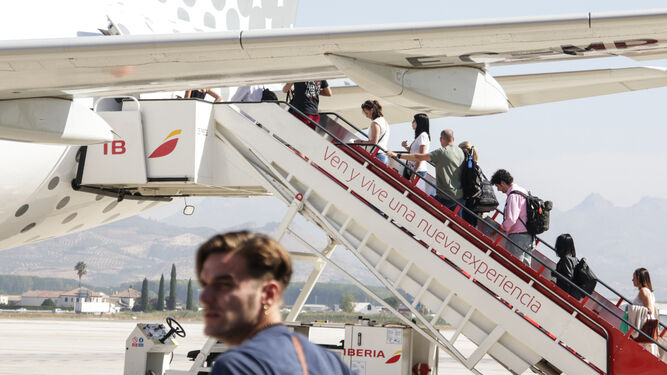 El aeropuerto granadino atendió durante el mes de mayo 1.315 aterrizajes y despegues.
