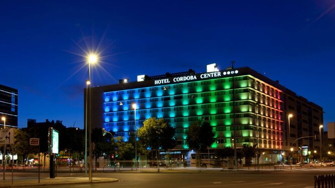 El Hotel Córdoba Center se iluminó junto a otros edificios emblemáticos de diversas localidades andaluzas.