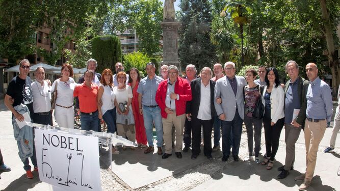 El exjuez Baltasar Garzón y la periodista Pilar del Río apadrinan la iniciativa para que se conceda el Nobel a Lorca a título postumo.