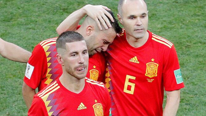 Ramos, con Alba e Iniesta.