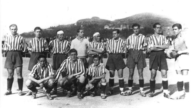 Formación del Recreativo Granada de 1933 con apenas dos años de vida que buscaba la Tercera División.