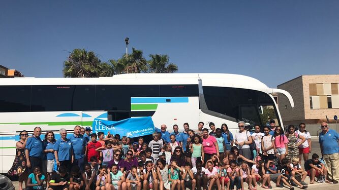 Un centenar junto a voluntarios de la Caixa visitan la Real Escuela Andaluza del Arte Ecuestre de Jerez.