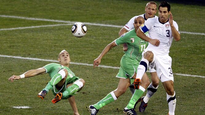 Es raro ver a Yebda hacer una chilena, pero Argelia debía ganar aquel partido ante Estados Unidos en 2010.