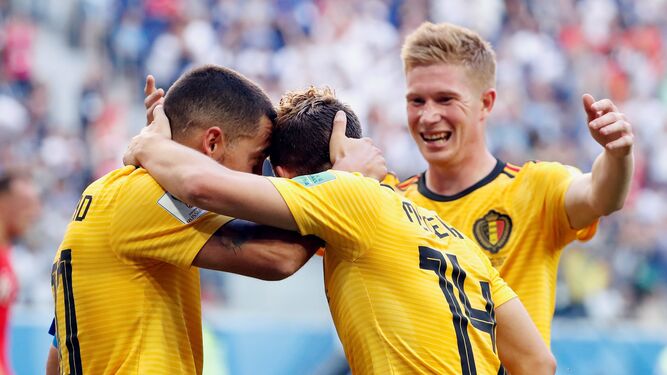 Hazard, Mertens y De Bruyne celebran el tanto de la sentencia ante Inglaterra.