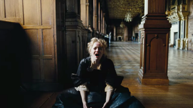 Emma Stone, en una escena de 'The favourite', de Yorgos Lanthimos.