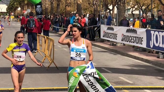 María Pérez, tras cruzar como vencedora de la prueba de los 20 kilómetros de los Campeonatos absolutos de marcha.