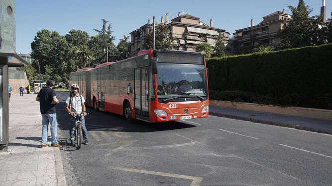 Un autobús de la capital tras el reciente cambio de las líneas.
