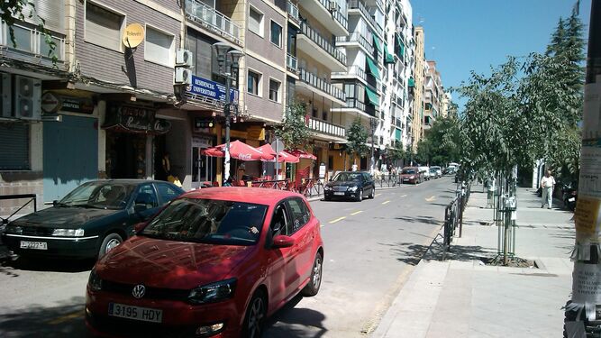 Una de las calles favoritas por los universitarios para comer es el lugar donde está el piso más caro de Granada.