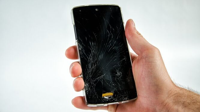 Muchas veces los móviles sufren accidentes que pueden comprometer su desarrollo y funcionalidad.
