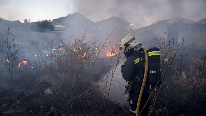 Imagen de archivo del incendio forestal que tuvo lugar el pasado julio en Atarfe.