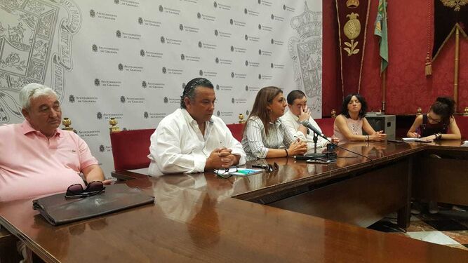 La rueda de prensa fue en el Ayuntamiento de Granada.