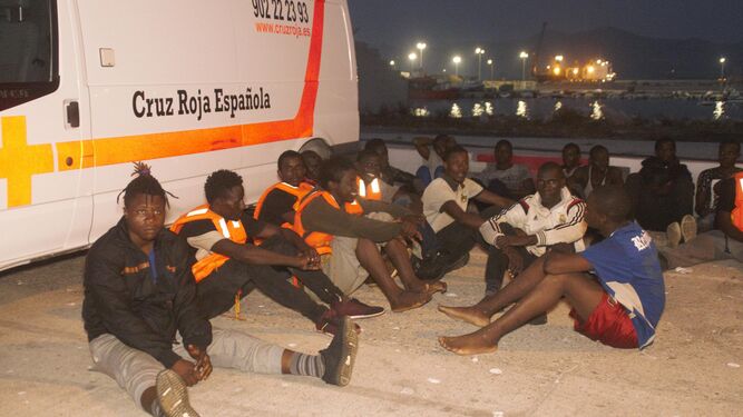 Migrantes a su llegada al puerto de Motril el pasado martes
