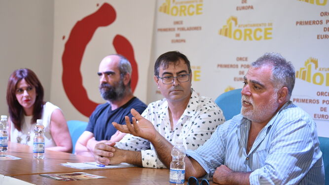 Luis Tosar y Benito Zambrano participan en una rueda de prensa sobre la Muestra Audiovisual Origen de Orce, que ellos mismos apadrinarán este año.