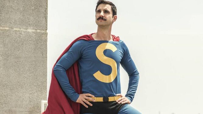 Dani Rovira se enfunda el traje del superhéroe español.