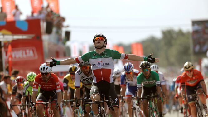 Viviani se impone en el esprint de la décima etapa de La Vuelta.