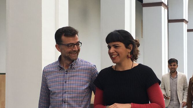 Teresa Rodríguez y Antonio Maíllo, en el Parlamento andaluz.