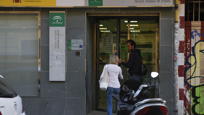 La dependencia del turismo castiga a Granada con otro mes de subida de paro
