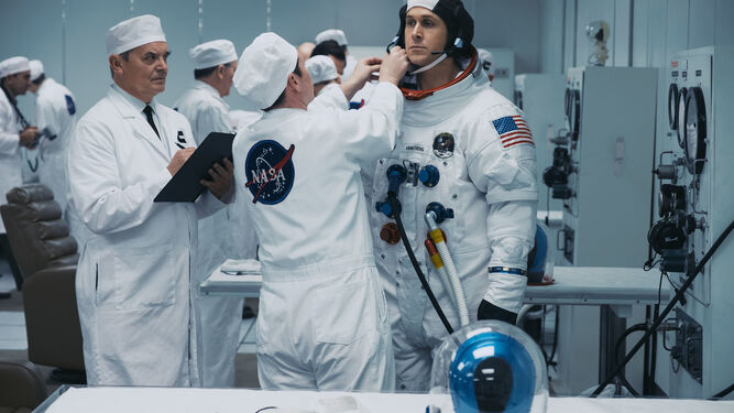Ryan Gosling preparándose para su misión espacial.