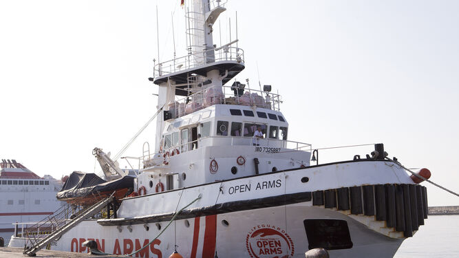 El barco de la organización Pro Activa Open Arms en el Puerto de Motril.