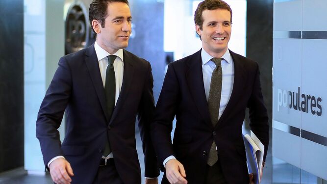 Teodoro García Egea y Pablo Casado, se dirigen este lunes al comité de dirección del PP en Madrid.