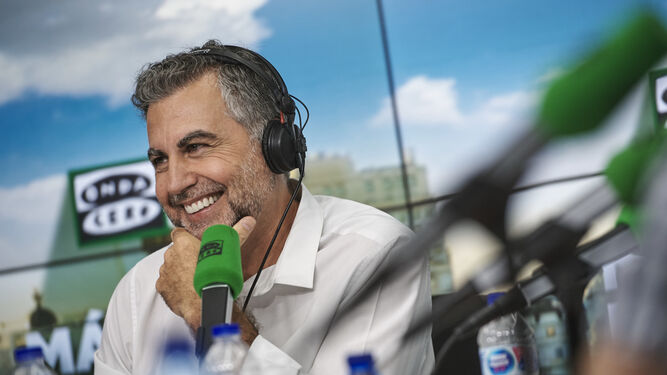 Carlos Alsina en el estudio principal de Onda Cero Radio