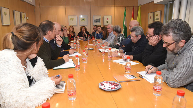 Un momento de la reunión mantenida con la Diputación de Granada para planificar la IV Semana de la Vega.