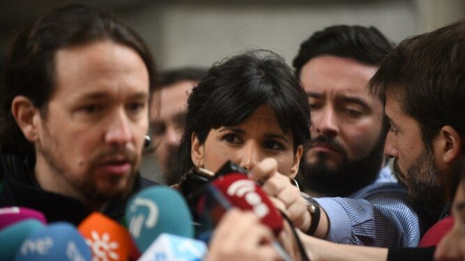 Iglesias, con Rodríguez en Madrid, enfría más el apoyo de Podemos a Susana Díaz.