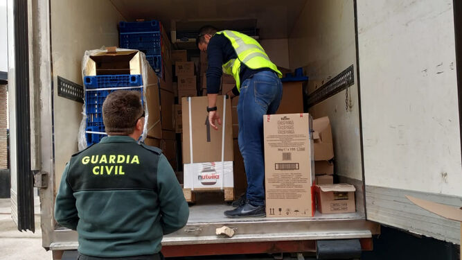 La Guardia Civil ha recuperado el 90% de la mercancía robada de los camiones