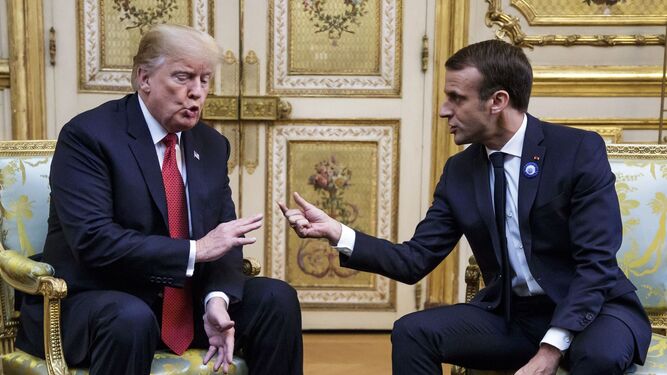 Donald Trump y Enmanuel Macron durante su tensa reunión del sábado en el Palacio del Eliseo.