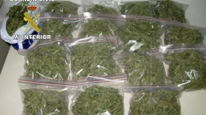 Paquetes de marihuana envasados al vacío e incautados en el aeropuerto de Alicante.
