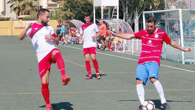 Acción de un partido anterior jugado en el campo del Cúllar Vega.