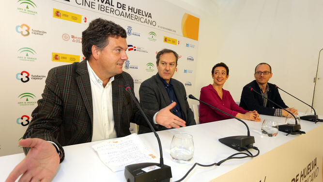 Las imágenes de la entrega del Premio Cine y Valores del diario ‘Huelva Información’ al programa ‘La Script’ de la Cadena Ser
