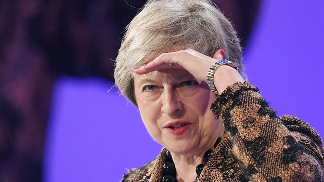 Theresa May dando un discurso en la conferencia anual de la Confederación de la Industria Británica este lunes  en Londres.