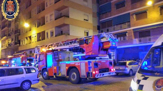 El aviso de incendio se produjo sobre las 6:30 horas en un edificio de la calle Pintor López Mezquita