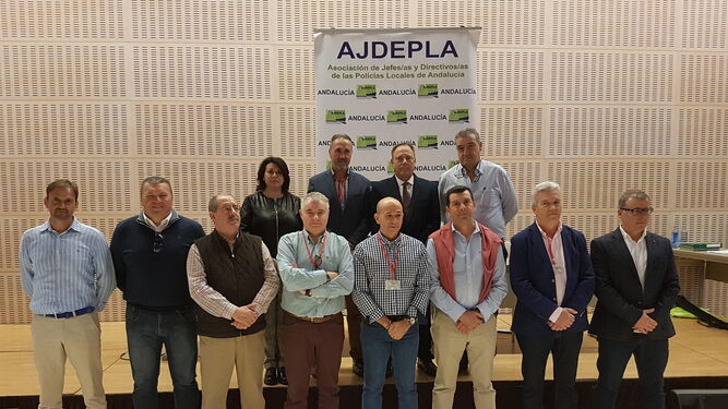 Foto de familia de la nueva junta directiva de AJDEPLA