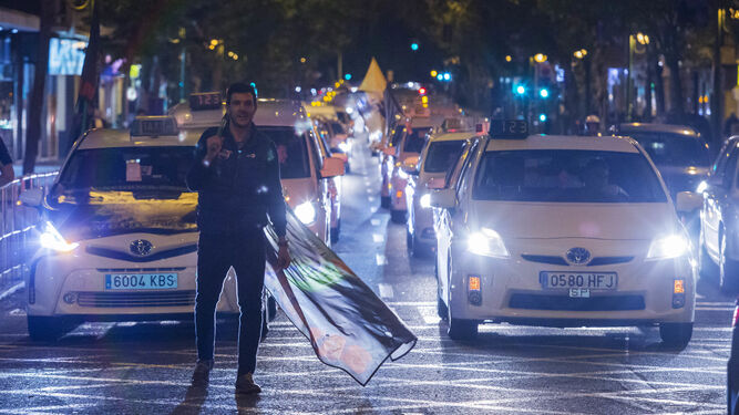 Los taxistas llevan días en Sevilla protestando contra los VTC.