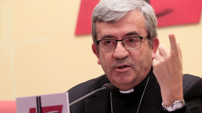 El nuevo secretario general de la Conferencia Episcopal, Luis Argüello, en  rueda de prensa este viernes.