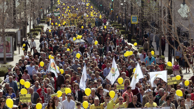 La Marea Amarilla logró sacar a la calle a miles de personas  vestidas de amarillo para exigir el fin del aislamiento ferroviario