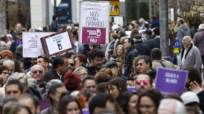 Manifestaci&oacute;n en Granada contra la violencia hacia las mujeres